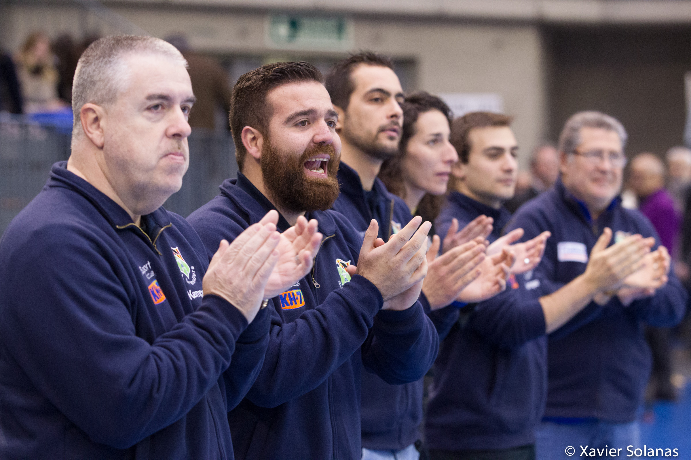 L'equip tècnic del KH-7 BM Granollers i la capitana Maria Mora